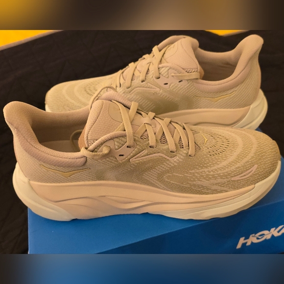 NEW IN BOX Hoka "Arahi 8" Women's Size 9 - Picture 4 of 12